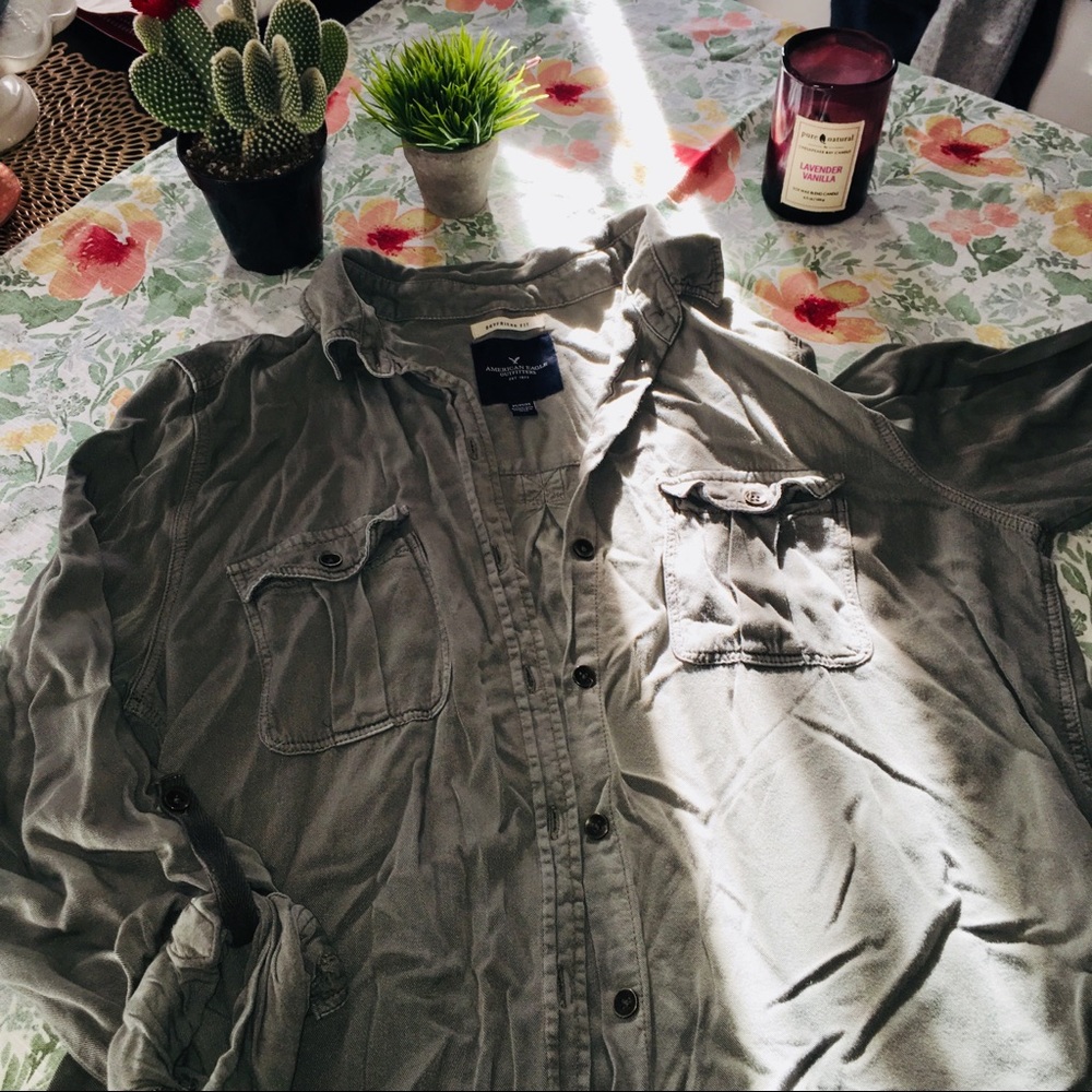 Olive American Eagle button down boyfriend style